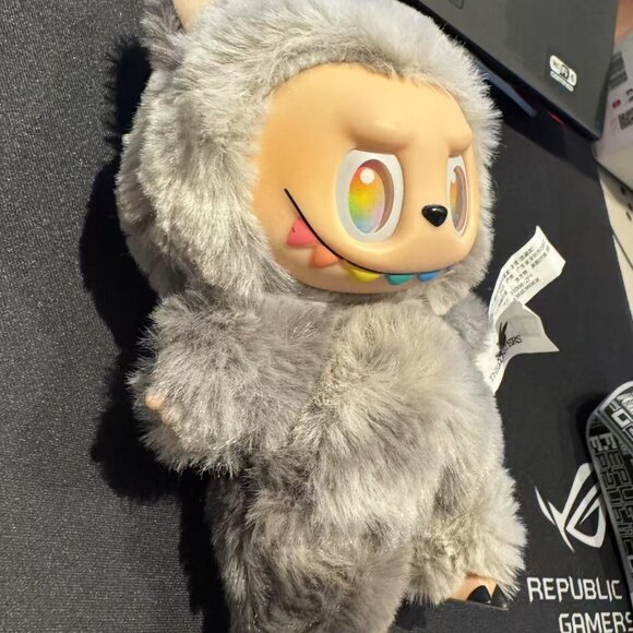 LABUBU The Monsters V3 Big Into Energy ID Secret No box - Picture 6 of 8